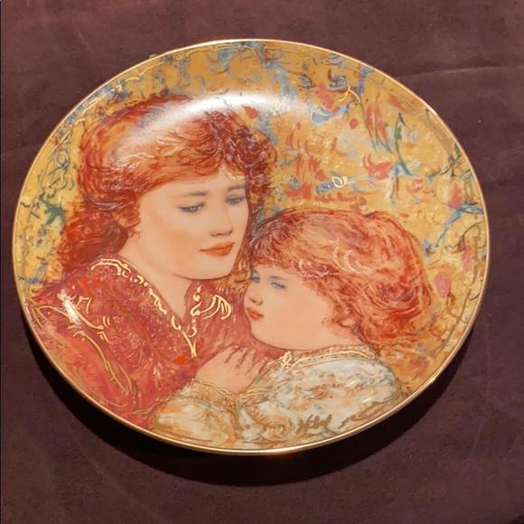 EDNA HIBEL COLLECTOR PLATE “COMPASSION” - Picture 1 of 2